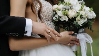 Algumas pessoas optam por vender ou doar seus vestidos, enquanto outras transformam a peça em algo que possam usar novamente.