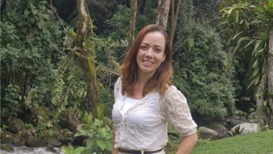 Quando se fala em cerimonialista de casamento, é importante entender que o serviço vai muito além da organização do grande dia. Com a Cerimonialista Fernanda Emdringer, a assessoria é completa, estratégica e personalizada — acompanhando cada etapa do evento, do planejamento ao pós-evento.