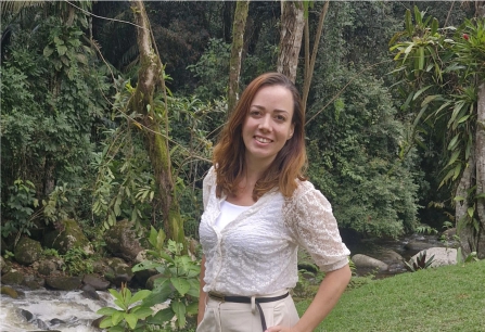 Quando se fala em cerimonialista de casamento, é importante entender que o serviço vai muito além da organização do grande dia. Com a Cerimonialista Fernanda Emdringer, a assessoria é completa, estratégica e personalizada — acompanhando cada etapa do evento, do planejamento ao pós-evento.